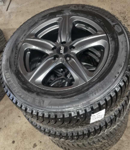 Volvo XC60 18 tum dubbdäck 235/65R18 +  Michelin | Frakt inom hela sverige 850:-