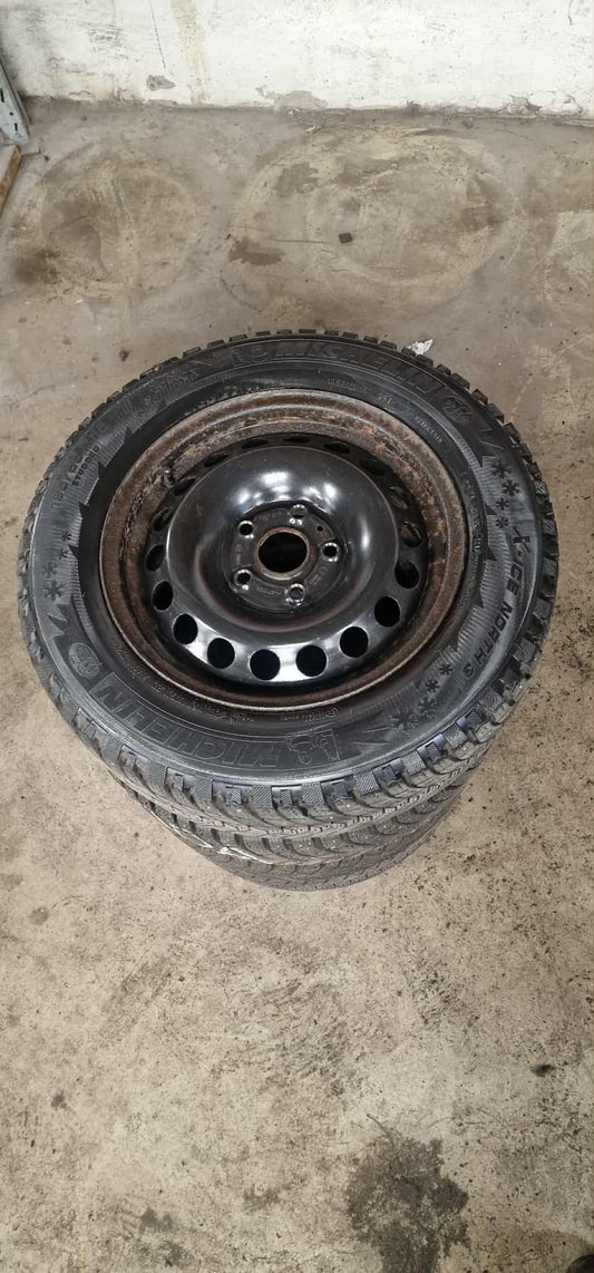 195/65R15 VW | Audi | Skoda | Seat Vinterdäck Michelin Dubbdäck plåtfälg