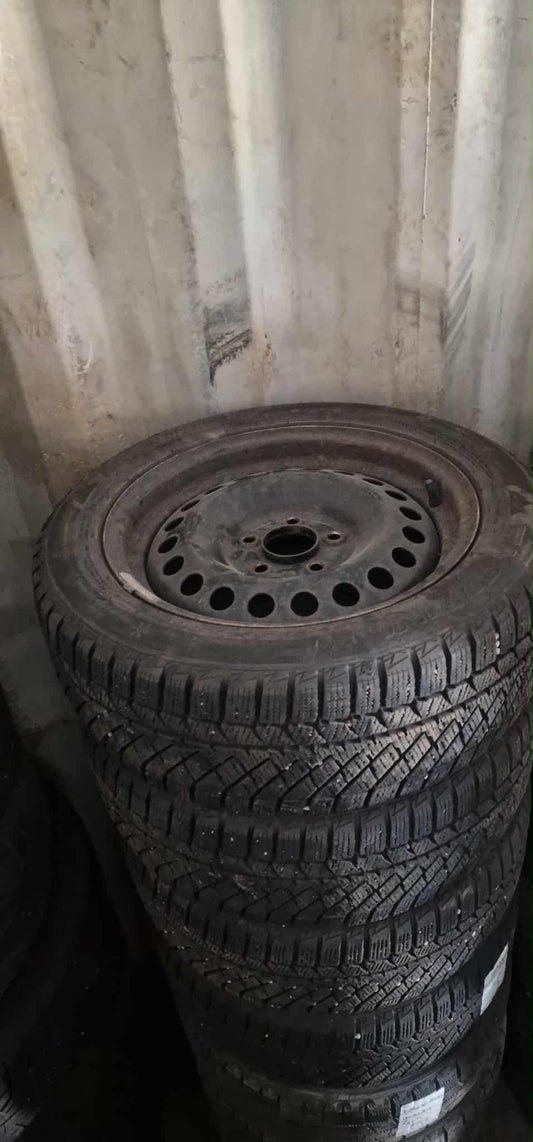 Volvo V70 dubbfria vinterdäck 205/55R16 - plåtfälg ingår  | frakt inom hela SE 850:-