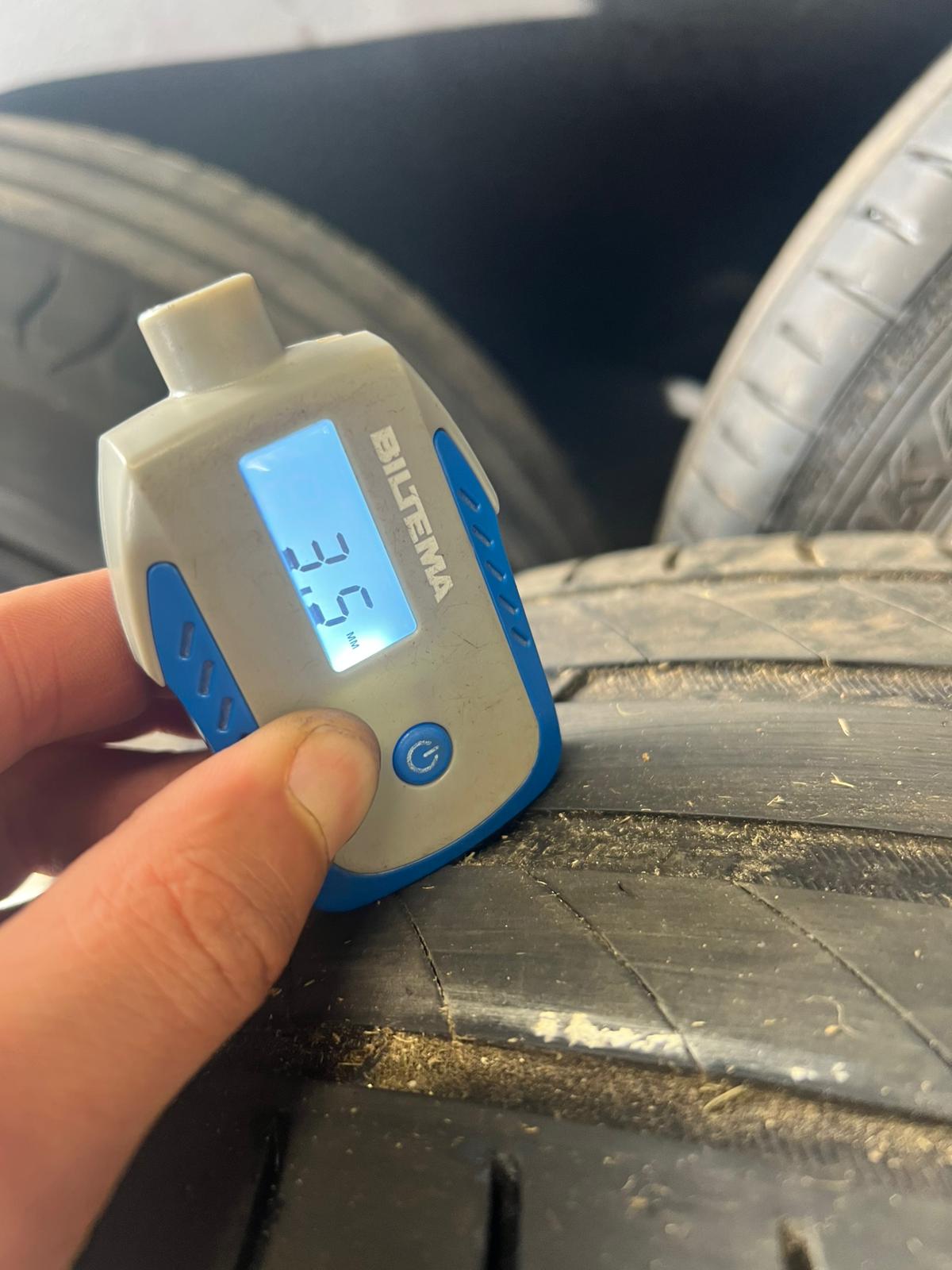 BMW Sommardäck med fälg – 215/45 R17 | Frakt inom SE 850