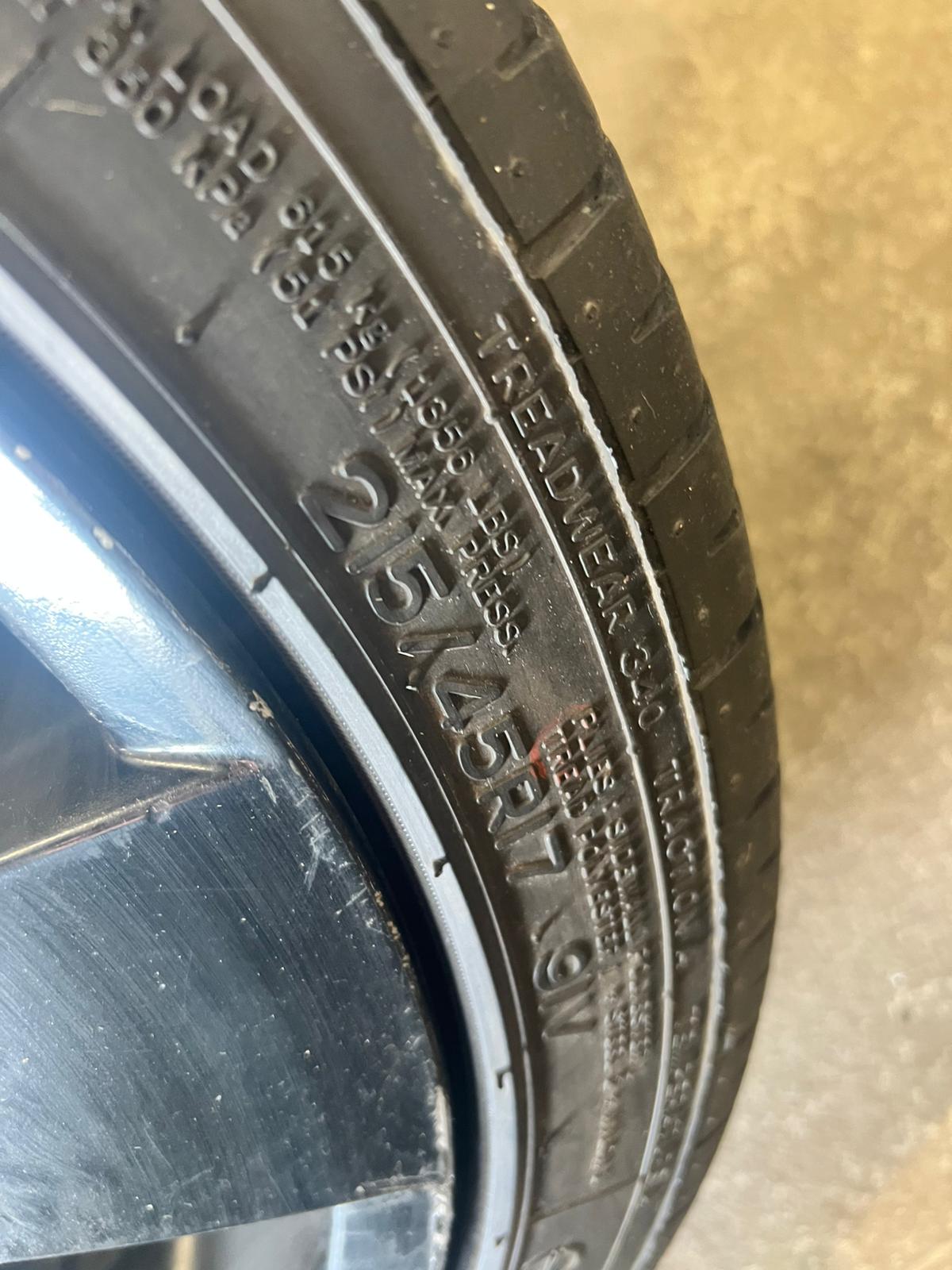 BMW Sommardäck med fälg – 215/45 R17 | Frakt inom SE 850