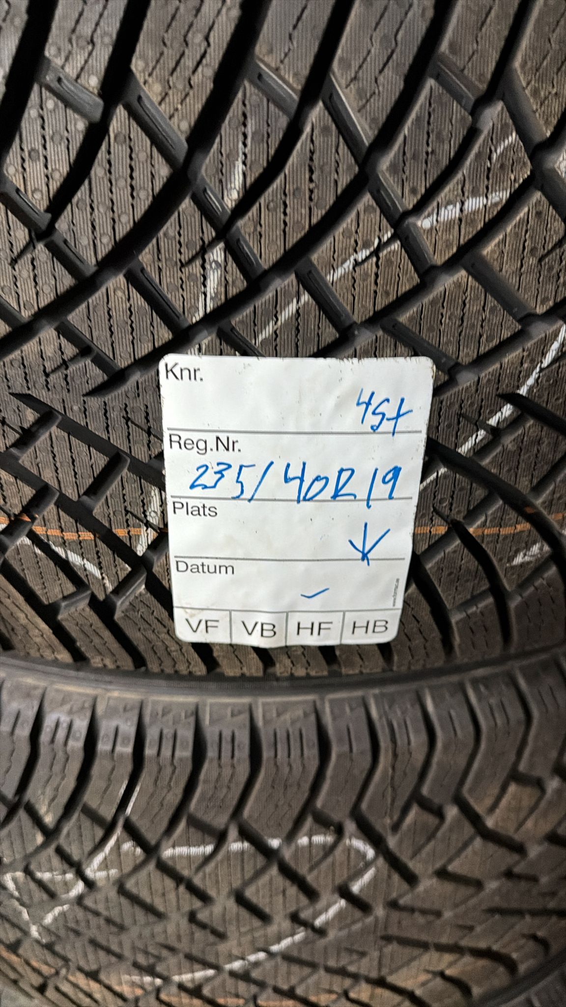 Nokian vinterdäck 235/40 R19 – Nyskick (10+ mm) – 4 st Nordisk friktion